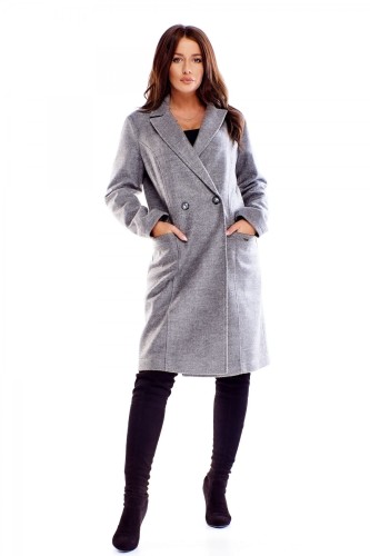 wełniany płaszcz zapinany na guziki
