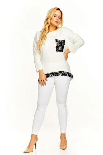 Bluza z koronkowymi wstawkami