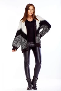 krótki sweter o kroju typu onesize
