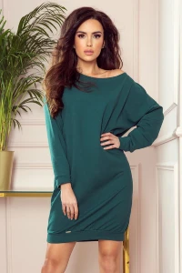 dzianinowa sukienka o oversize'owym kroju