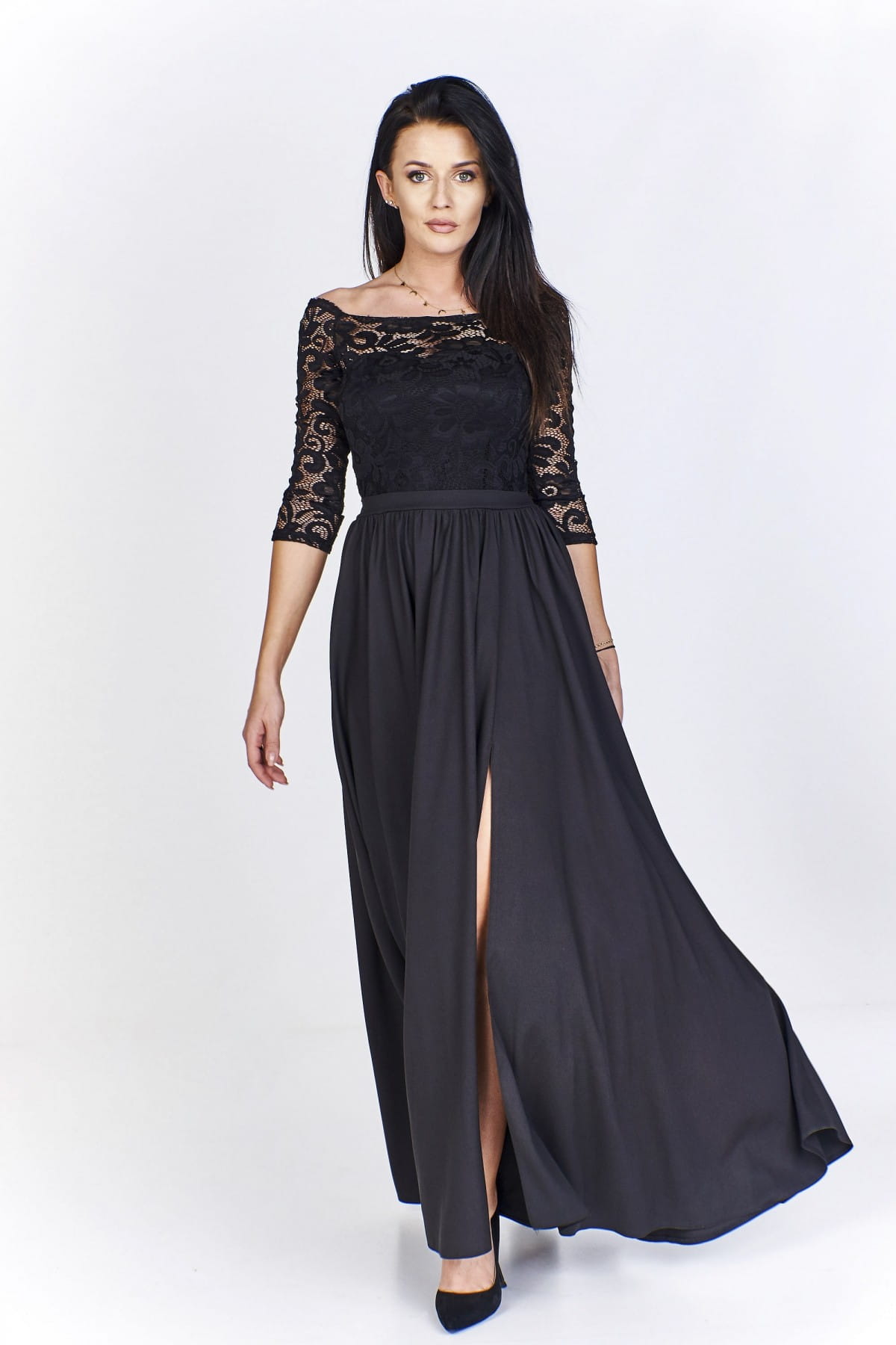 18967